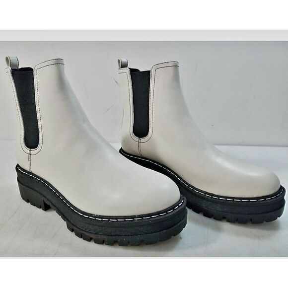 NWOT Marc Jacob Chelsea flatfirm boot woman Size 9. - Picture 1 of 9